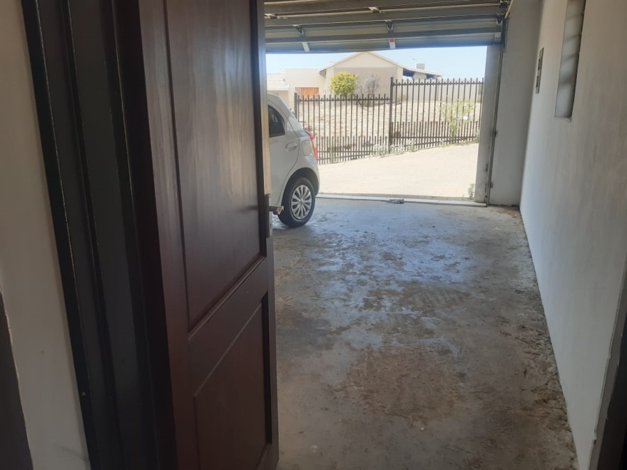 To Let 3 Bedroom Property for Rent in Hillside Free State